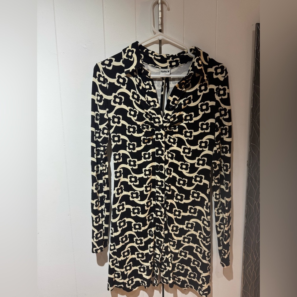 Hurley Black and Cream Patterned Dress